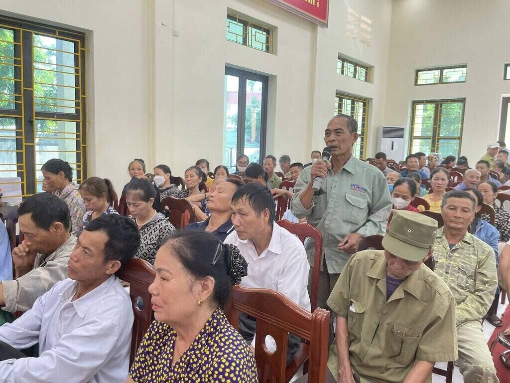 Hai Phong people are informed about land reclamation for the construction of the Lao Cai - Hanoi - Hai Phong railway line. Photo: Chi Minh City