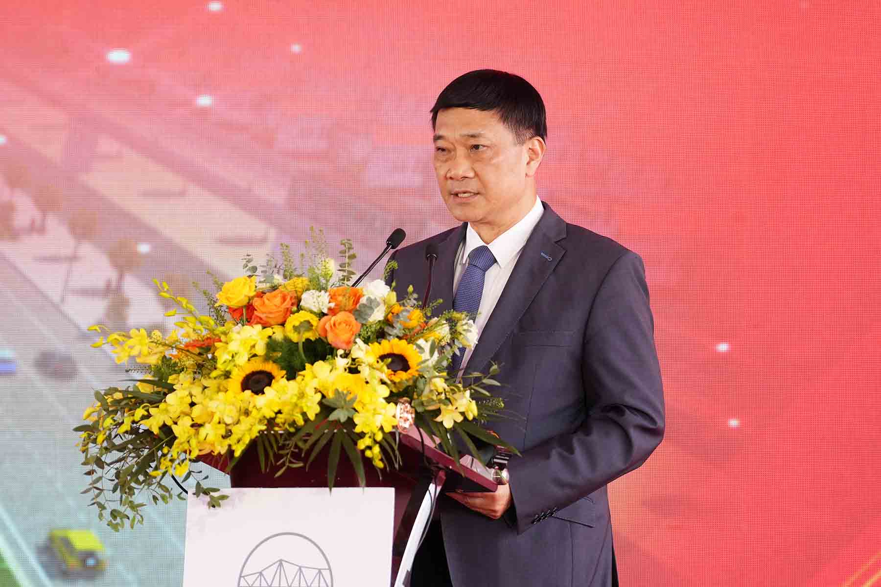 Pho Chu tich Quoc hoi Vu Hong Thanh phat bieu tai le khoi cong. Anh: Huu Chanh 