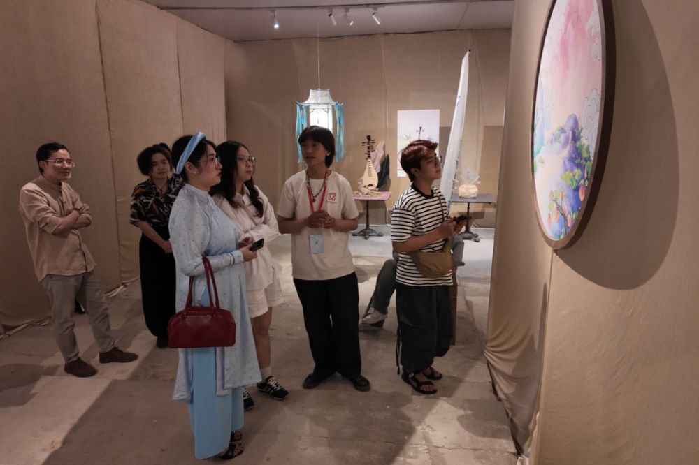 Hơn 30 tác phẩm nghệ thuật tái hiện Truyện Kiều qua lăng kính hiện đại. Ảnh: Trần Thi