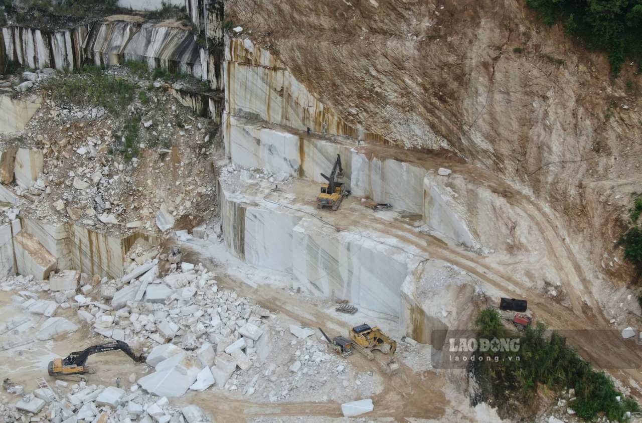 Người dân mong muốn phía doanh nghiệp tuân thủ nghiêm quy định về khai thác, chế biến khoáng sản. Ảnh: Văn Đức.