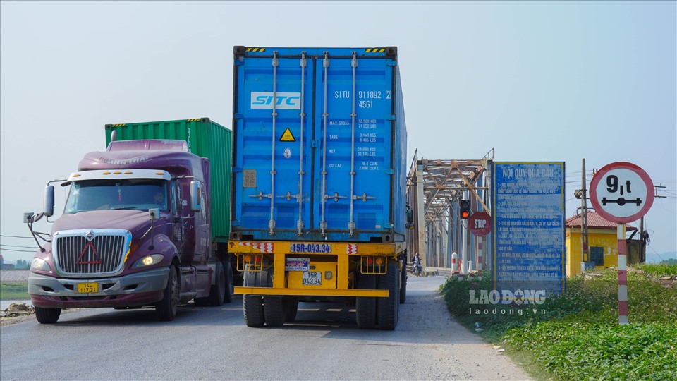 Cau duong sat Cam Ly (cu), Bac Ninh dang bi qua tai nghiem trong. Anh: Van Truong