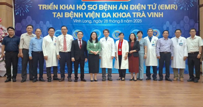 Tra Vinh General Hospital deploys electronic medical records. Photo: Hoang Loc