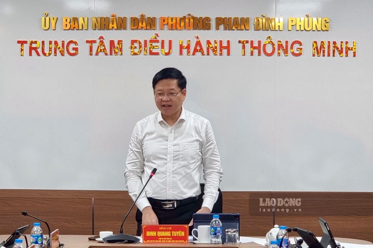 Chu tich MTTQ Viet Nam tinh Thai Nguyen phat bieu tai buoi lam viec voi phuong Phan Dinh Phung. Anh: Dang Vu.