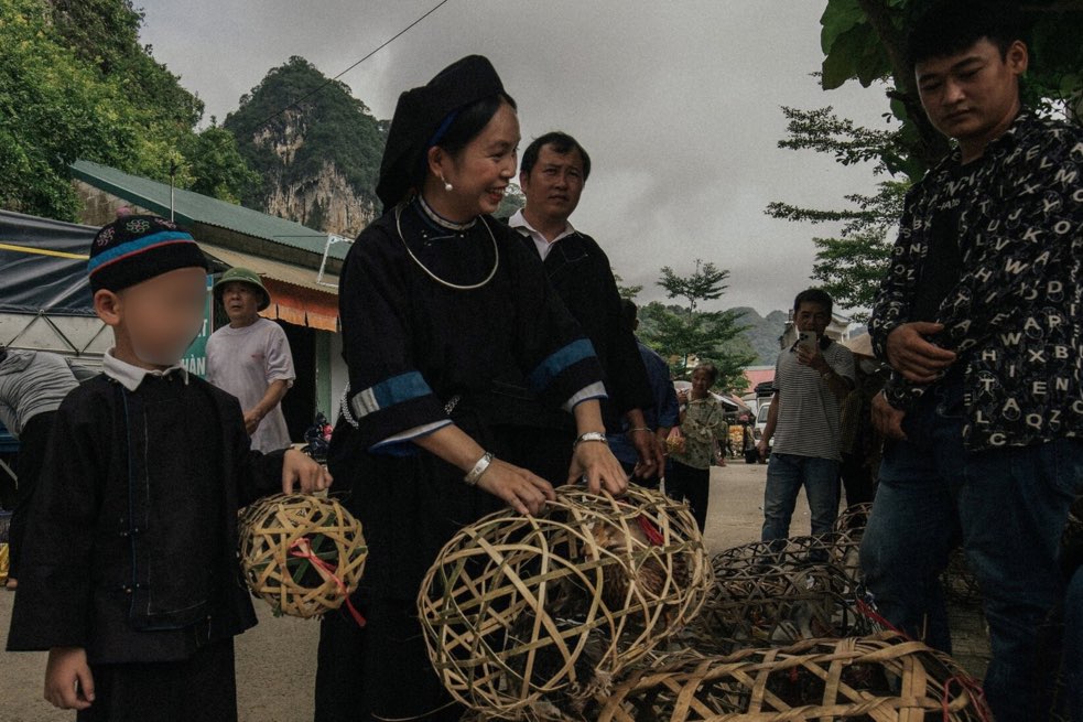 Khi ve ngoai, vit la mon qua khong the thieu. Anh: Trung Nguyen.