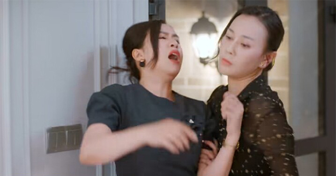 Scene of Truc Mai and Phuong Oanh in the movie "The Wind Rings the Blue Sky". Photo: VFC