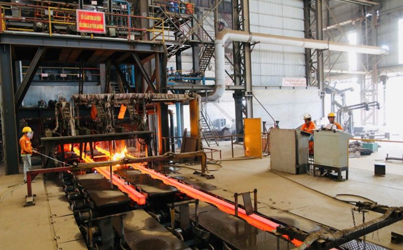 Le syndicat de la commune de Hoa Phu met en œuvre des mesures de prevention des accidents du travail pour les membres du syndicat. Photo : Bao Trung