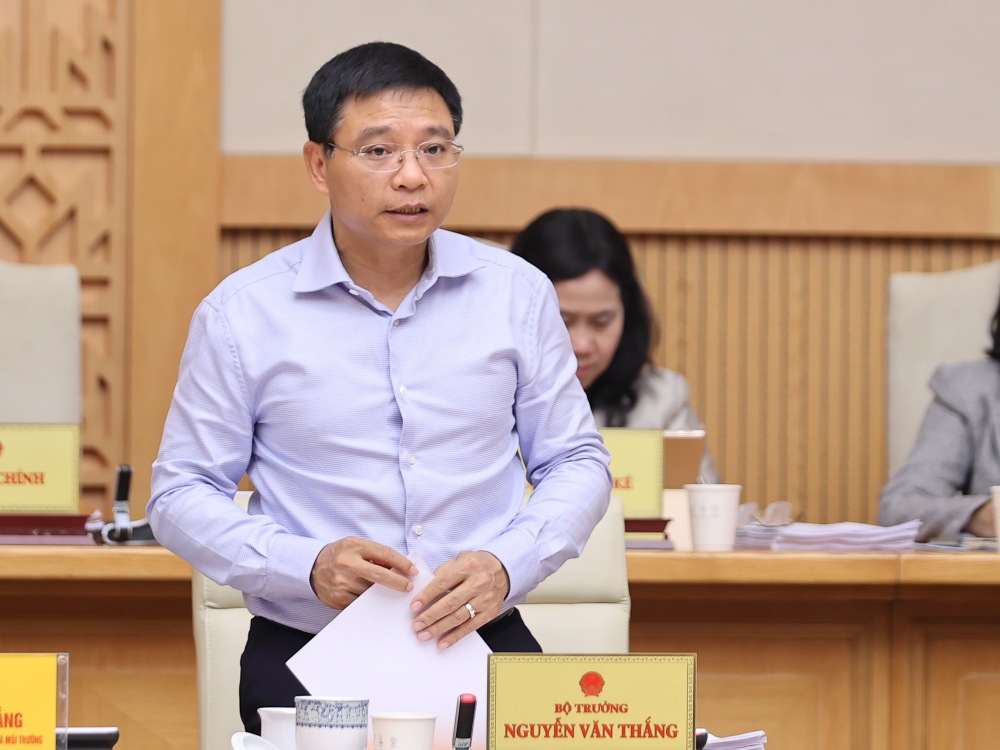 Minister of Finance Nguyen Van Thang said that he has completed the regulations on gold market management. Photo: VGP