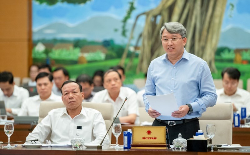 The Minister of Justice spoke about unprecedented major cases such as the Van Thinh Phat case involving Ms. Truong My Lan and the FLC case involving Mr. Trinh Van Quyet. Photo: Pham Dong