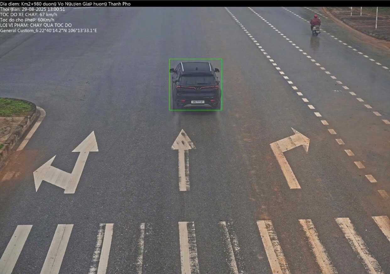 6台の自動車が、速度超過、赤信号超過で撮影され、冷遇処分を受けました。写真:Cao Bang警察