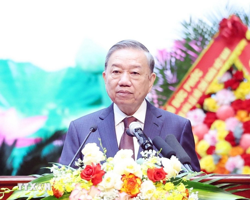 General Secretary To Lam requested the effective implementation of the policy of building a modern Army with a specific roadmap and steps. Photo: VNA