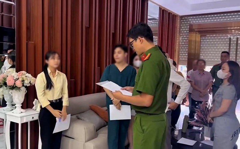 Prosecution of the female owner of an illegal cosmetic facility in Ho Chi Minh City, liposuction for hundreds of customers. Photo: Provided by the police