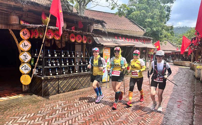 Campaigns for the hospital run through Lang Nuong, Yen Tu. Photo: Quang Ninh Provincial Journalists Association