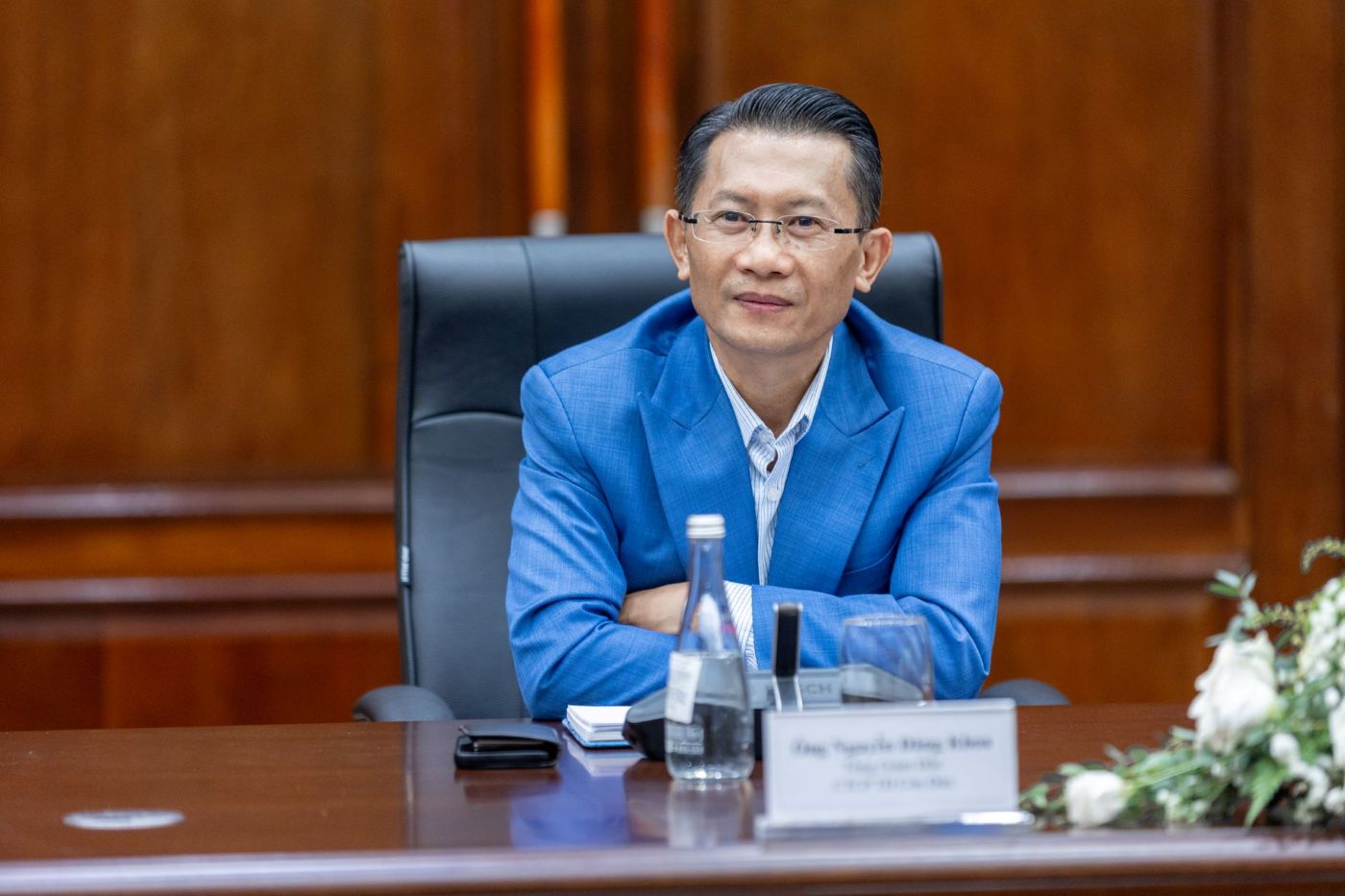 Theo thoa thuan, Con Dao Group se mua 50 xe E-Bus, 1.000 o to dien VinFast va cung phat trien 1.000 tru sac