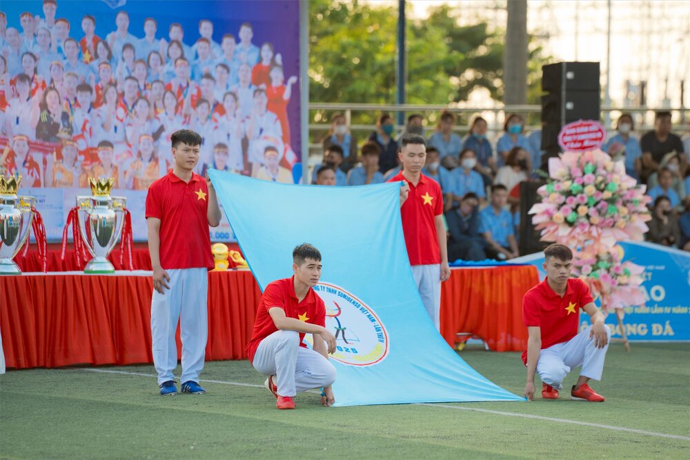 Cong nhan Sumidenso Viet Nam nang cao tinh than doan ket qua hoi thao. Anh: Cong doan Sumidenso Viet Nam