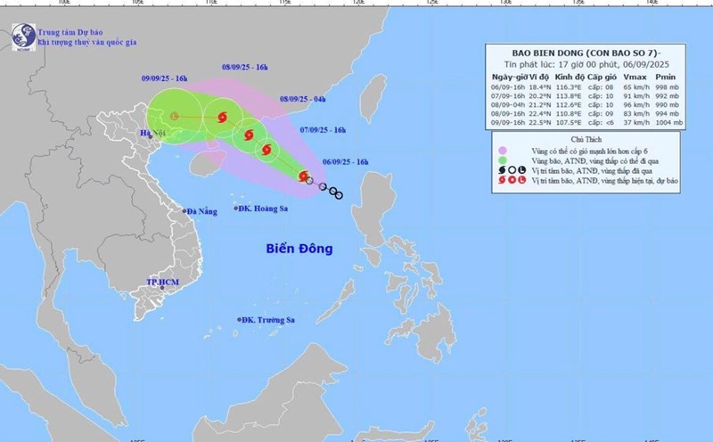 The tropical depression in the East Sea has strengthened into a storm, storm No. 7 Tapah. Photo: Vietnam National Center for Hydro-Meteorological Forecasting