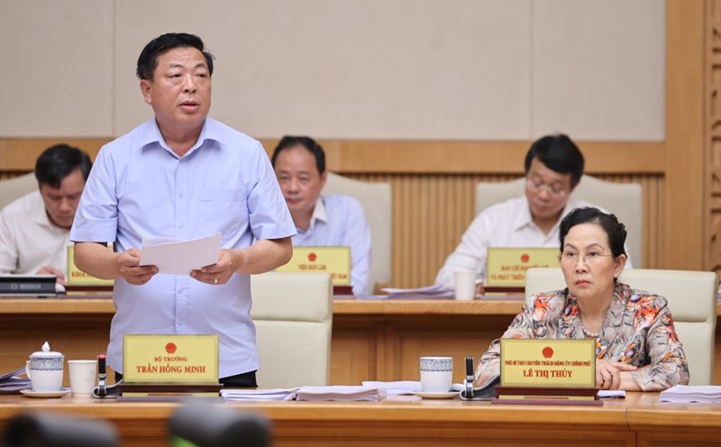 Minister of Construction Tran Hong Minh said that real estate prices have increased but there are actually few buyers. Photo: VGP