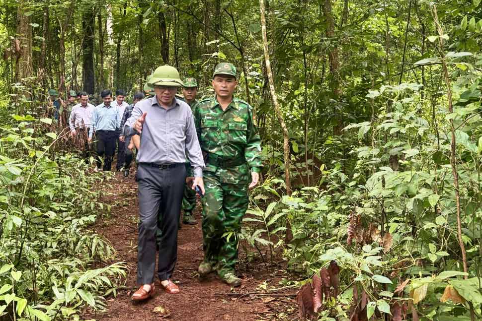 Khao sat khu vuc du kien cam moc bien gioi so 33, xa Ia Nan