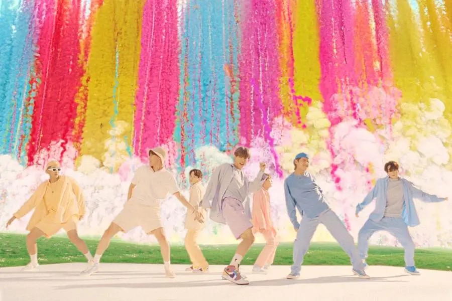 BTS band. Photo: Lotte.