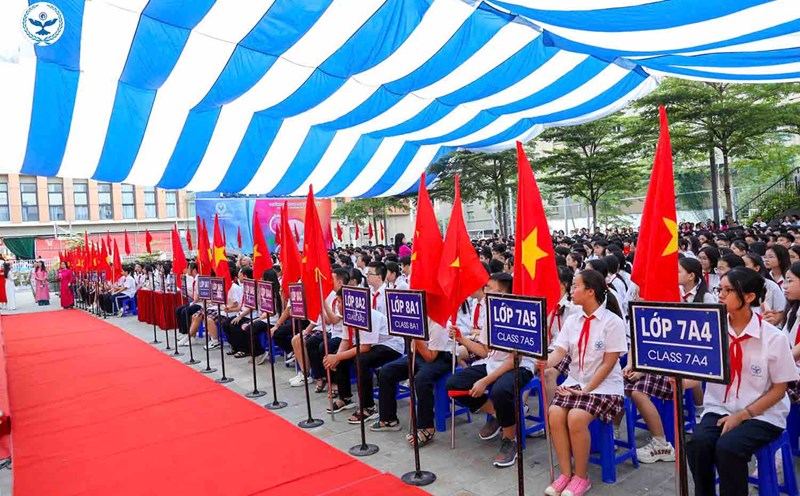 Cau Giay Secondary School applies AI to teaching in the new school year