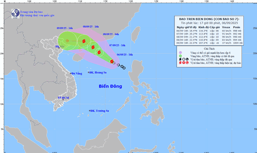 Cập nhật đường đi và vùng ảnh hưởng của bão số 7 trên Biển Đông. Ảnh: NCHMF