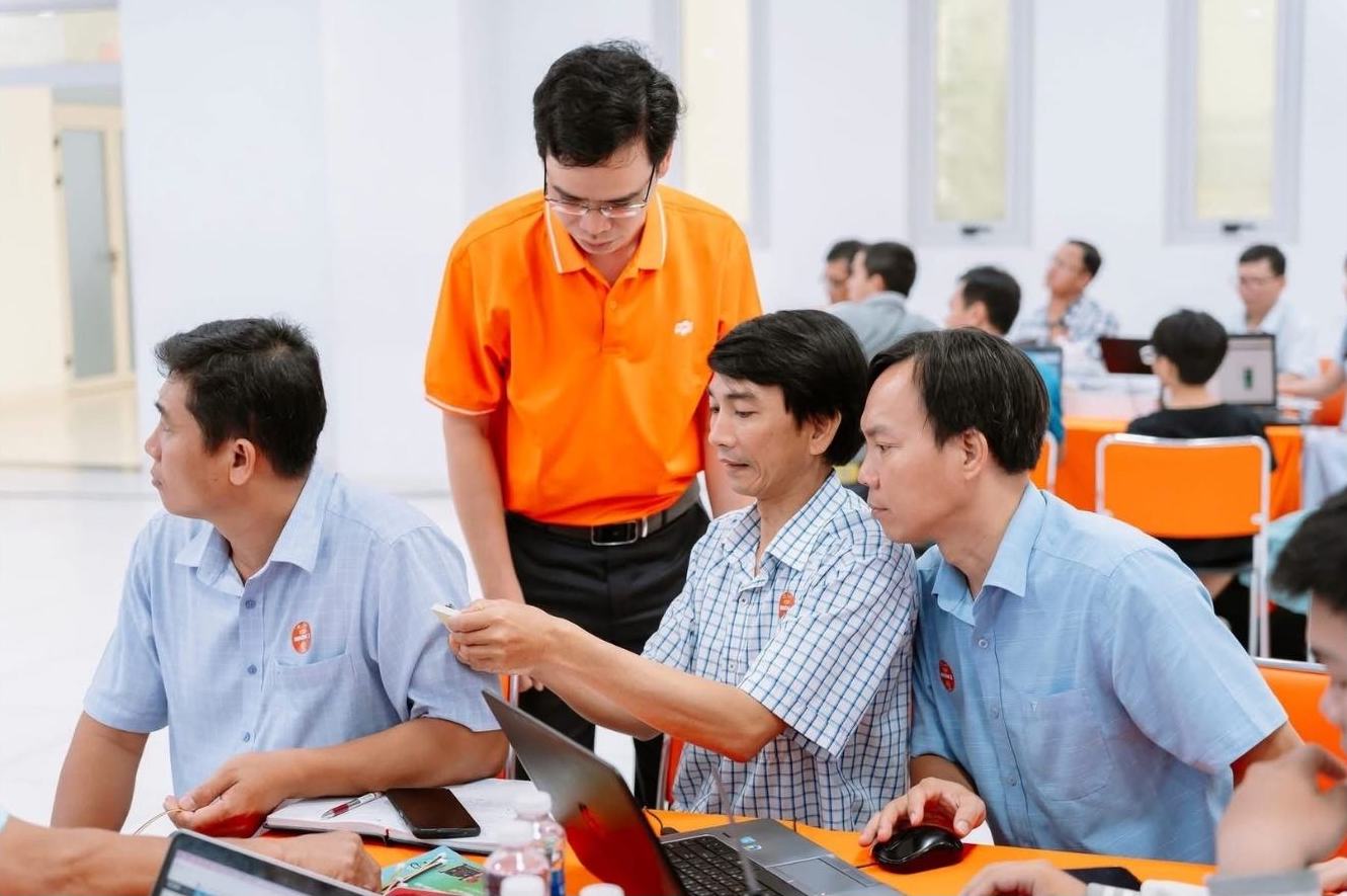 Hoat dong lan toa giao duc STEM voi khoa tap huan STEM Education in AI Era - Giao duc STEM trong ky nguyen AI cua FPTU.