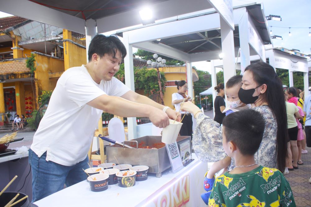Da Nang opens the Korean Food Festival in Hoi An 2025. Photo: Tran Thi