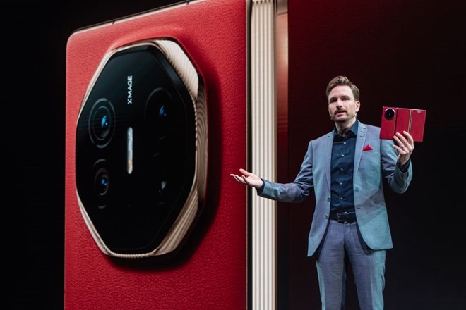 So voi Huawei Mate XT (anh), phien ban ke tiep Mate XTs co gia khoi diem thap hon. Anh: Huawei