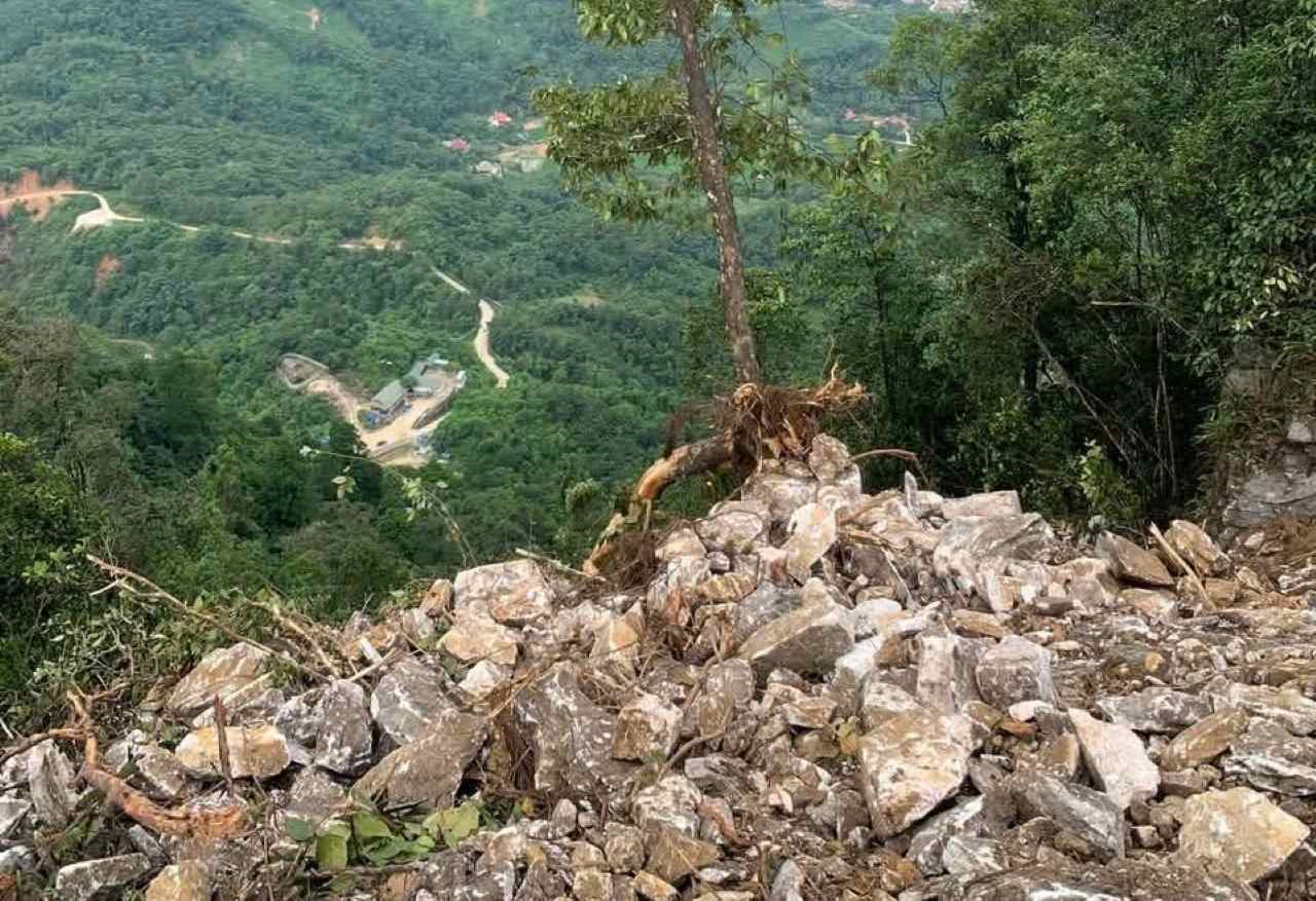 Vị trí khai thác mỏ Liễu Đô 2 mặt giáp thôn Khau Dự. Ảnh: NDCC