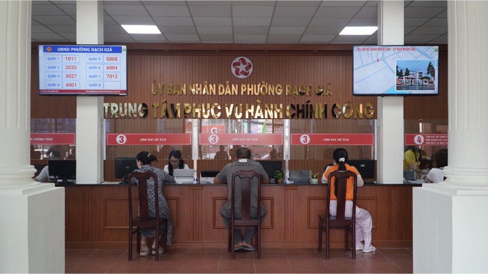 Cac xa, phuong, dac khu kip thoi kien toan to chuc bo may va thuc hien nhiem vu dam bao khong gian doan hoat dong quan ly nha nuoc va phuc vu Nhan dan. Anh: Nguyen Anh