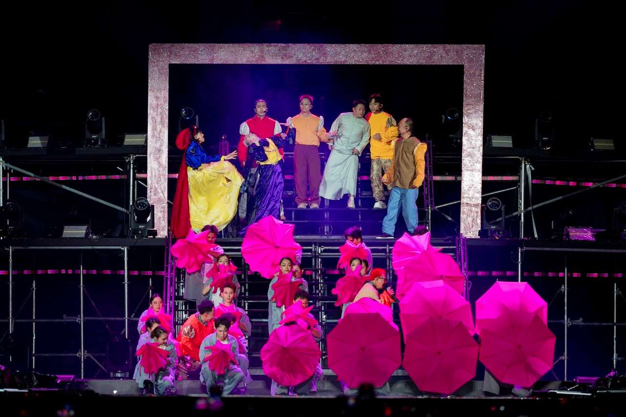 The talented people in the concert Anh trai vu ngan cong gai. Photo: Yeah1.