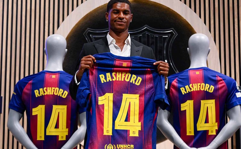 Marcus Rashford dang dan vo mong tai Barcelona. Anh: AFP