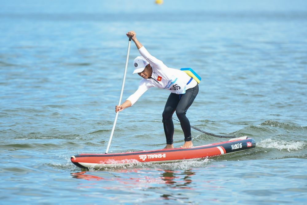 다낭에서 열린 2025년 전국 청소년 노 젓기 및 요트 경주 대회에 눈을 즐겁게 하세요. 사진: 쩐 티
