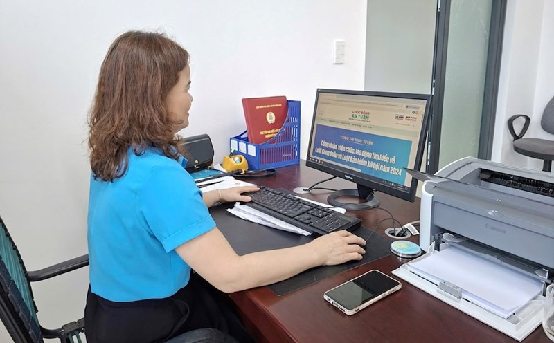 Dong Ha Ward Trade Union actively participates in the contest to learn about the Trade Union Law and the Social Insurance Law. Photo: Quang Tri Trade Union