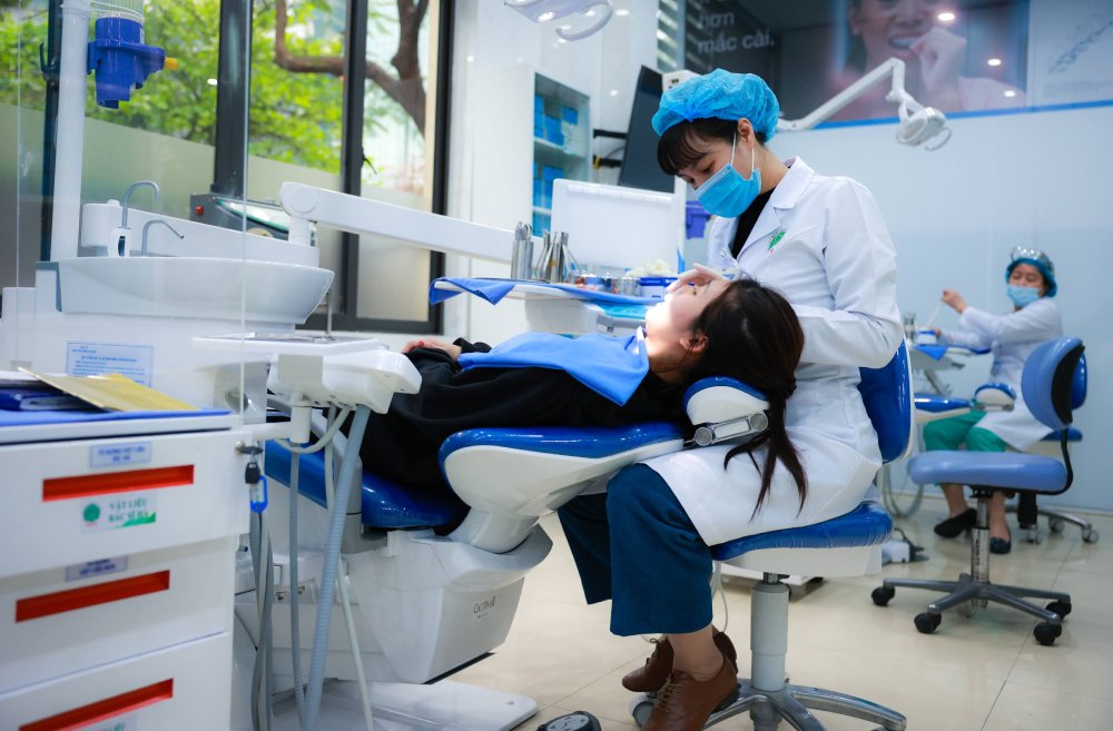 The Ministry of Education and Training and the Ministry of Health are assigned to review the circulars guiding the staffing norms of the education and health sectors to ensure compliance with the policies and conclusions of the Politburo. Photo: Hai Nguyen