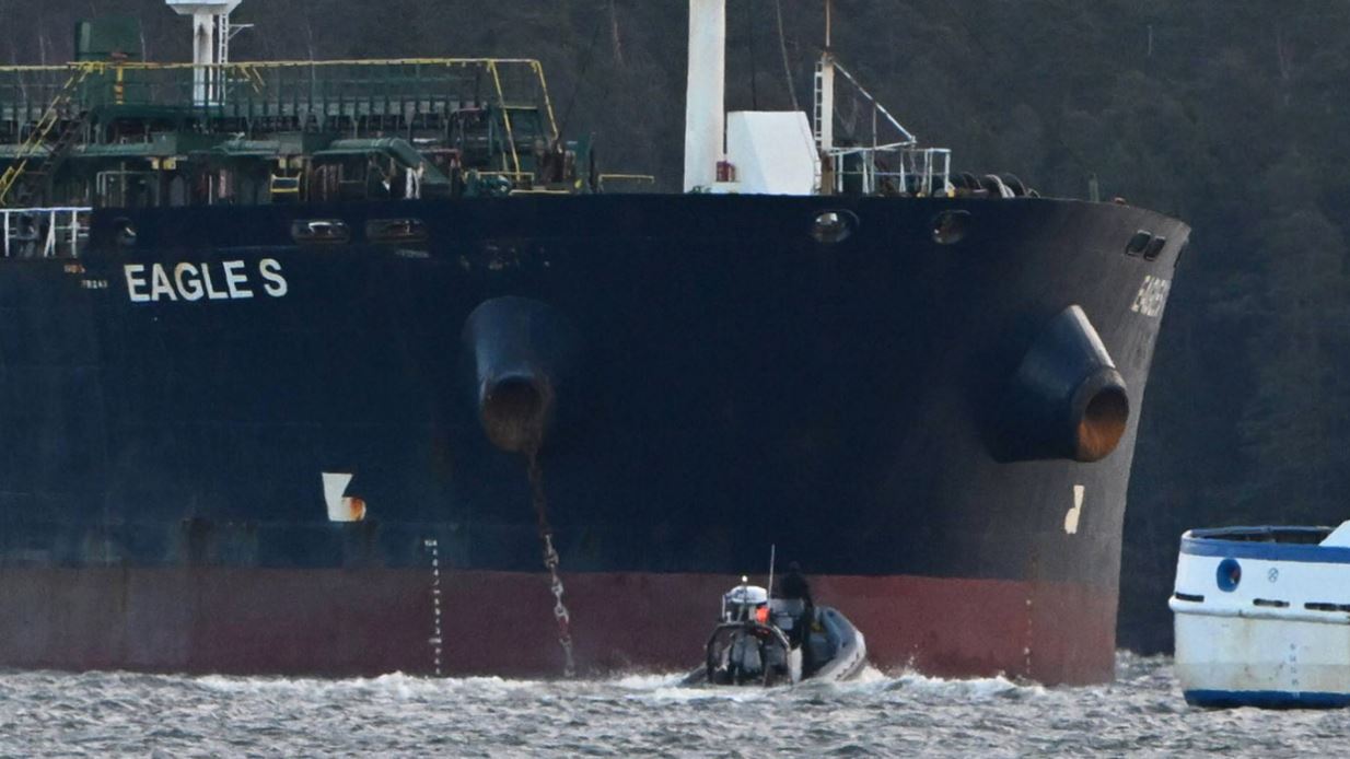 유조선 이글 S는 발트해 해저 케이블 5개를 절단한 혐의를 받고 있습니다. 사진: TASS