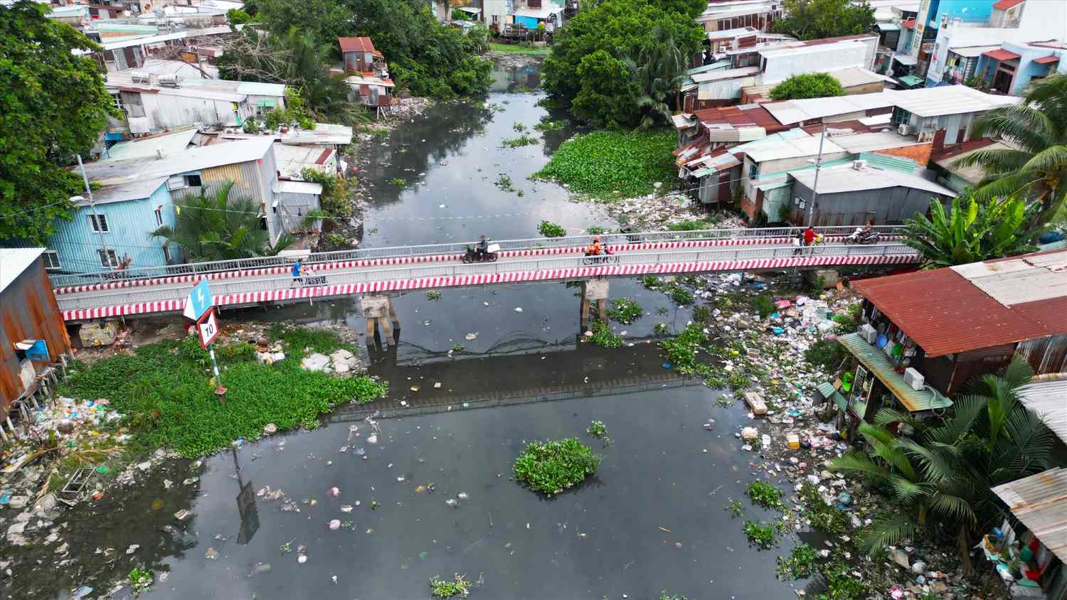The Xuyen Tam canal renovation project through Gia Dinh, Binh Thanh and Binh Loi Trung wards (old Binh Thanh district) needs to reclaim land in 2,078 cases. Photo: Anh Tu