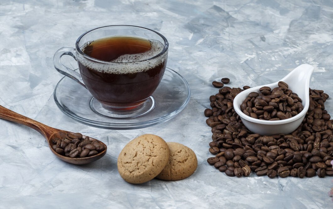 Drinking coffee on an empty stomach increases stomach acid and absorbs caffeine faster. Photo: Thuy Duong