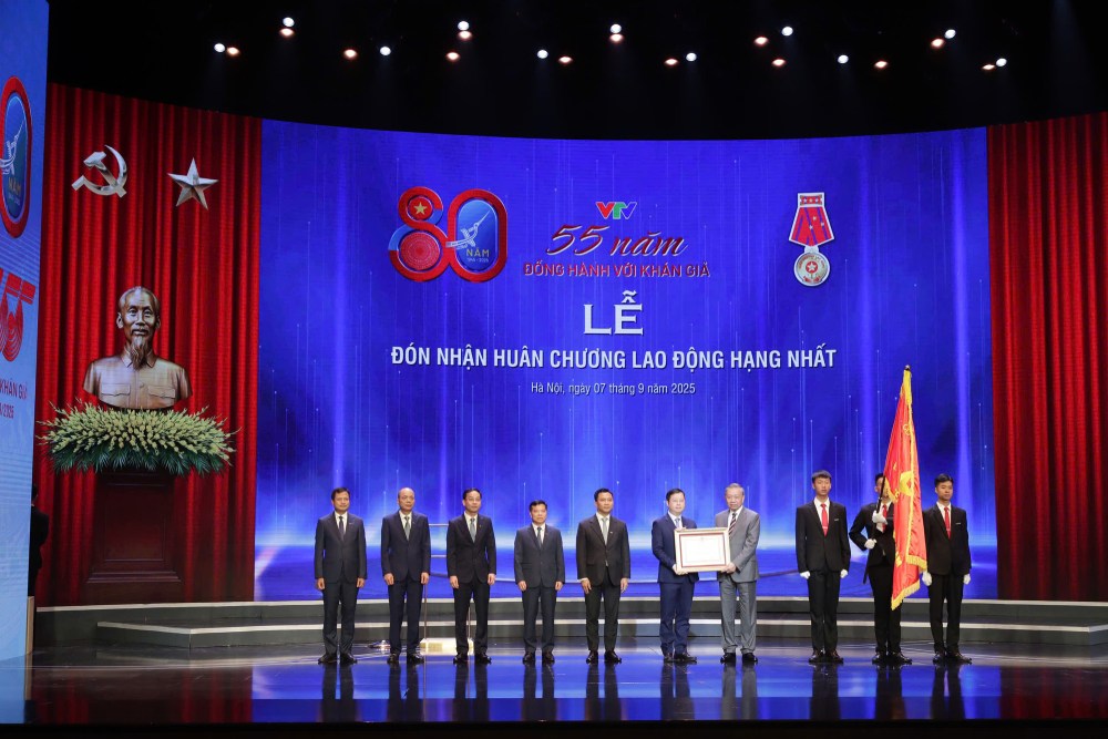 General Secretary To Lam presented the First Class Labor Medal to Vietnam Television. Photo: Phuong Lien