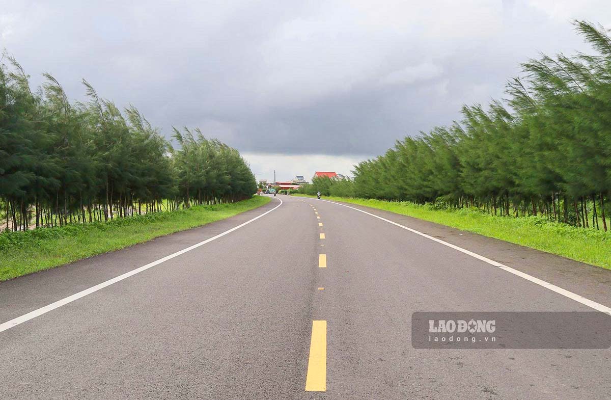 The nearly VND5,000 billion coastal road in Hung Yen before the completion date. Photo: Ha Vi