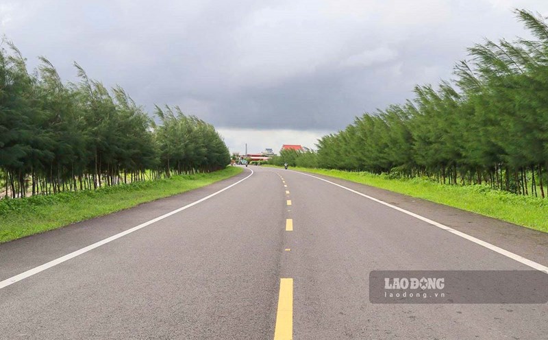 The nearly VND5,000 billion coastal road in Hung Yen before the completion date. Photo: Ha Vi