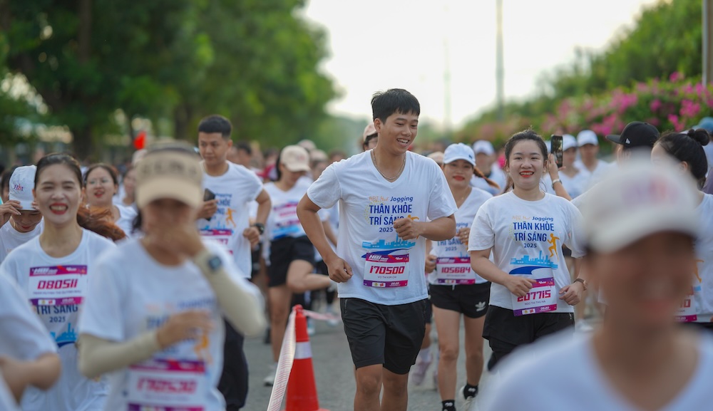 Ngay 7.9, Cong doan Cong ty TNHH Hanesbrands Viet Nam Hue (HBI Hue) to chuc Giai chay bo “Than Khoe – Tri Sang” tai Khu Cong nghiep Phu Bai, thu hut hon 500 van dong vien la doan vien, nguoi lao dong tham gia. 
