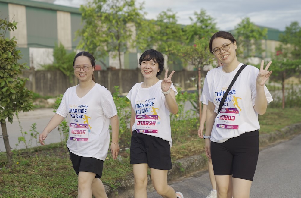Du khong phai la nhung chan chay chuyen nghiep, nhung cac doan vien, nguoi lao dong cua HBI Hue deu tham gia voi tinh than nhiet huyet, quyet tam chinh phuc duong chay. 