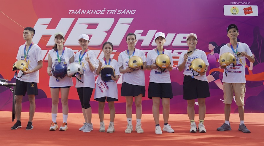 Ket thuc phan chay, cac doan vien, nguoi lao dong con duoc tham gia boc tham may man nhan qua tu cong ty. 