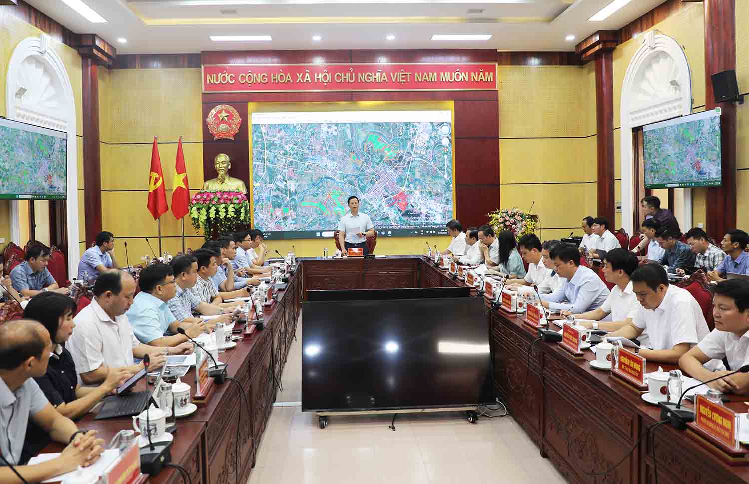Toan canh buoi lam viec