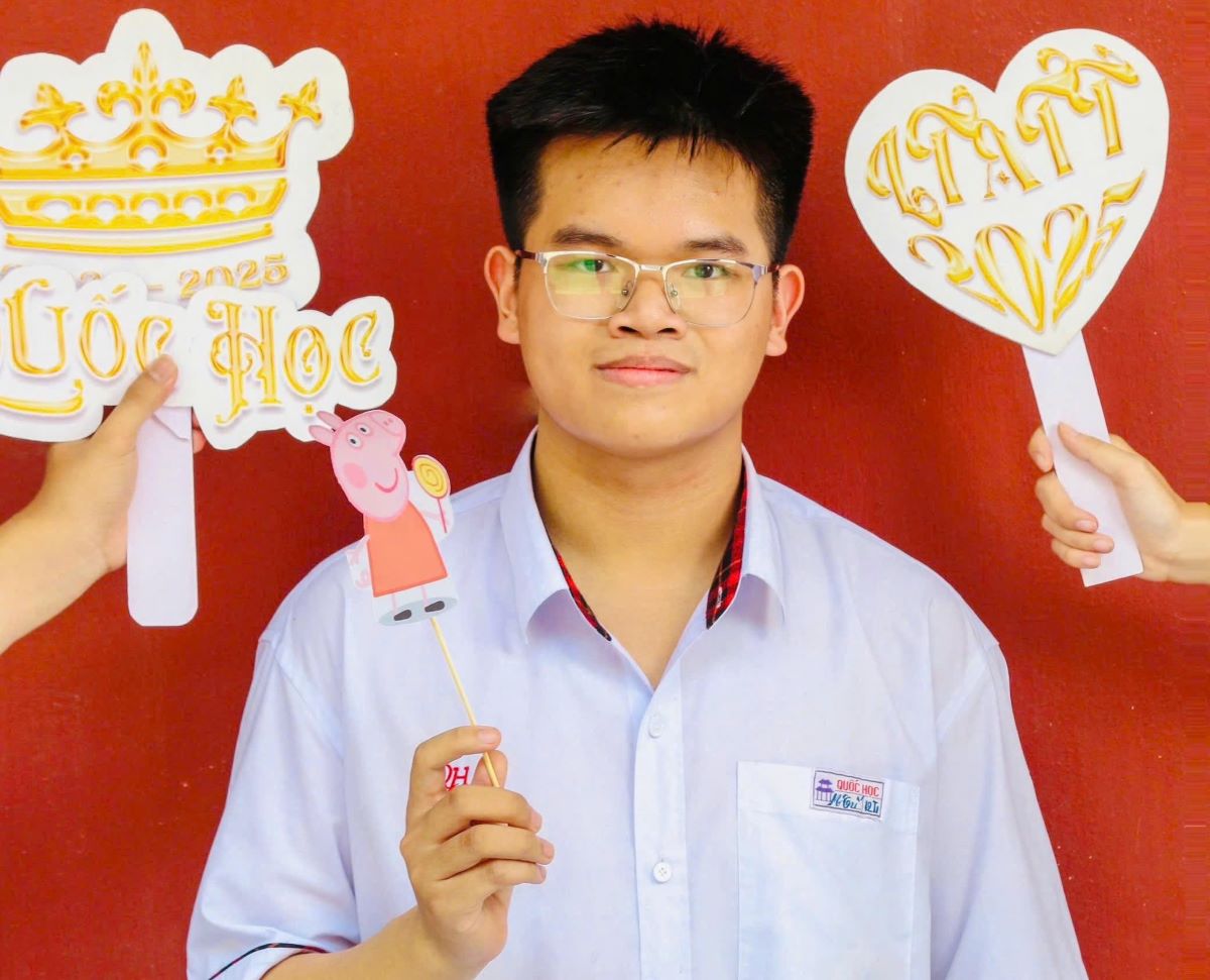 Mai Quang Minh Tri, valedictorian of the 2025 National High School Exam with 1,122 points. Photo: NVCC