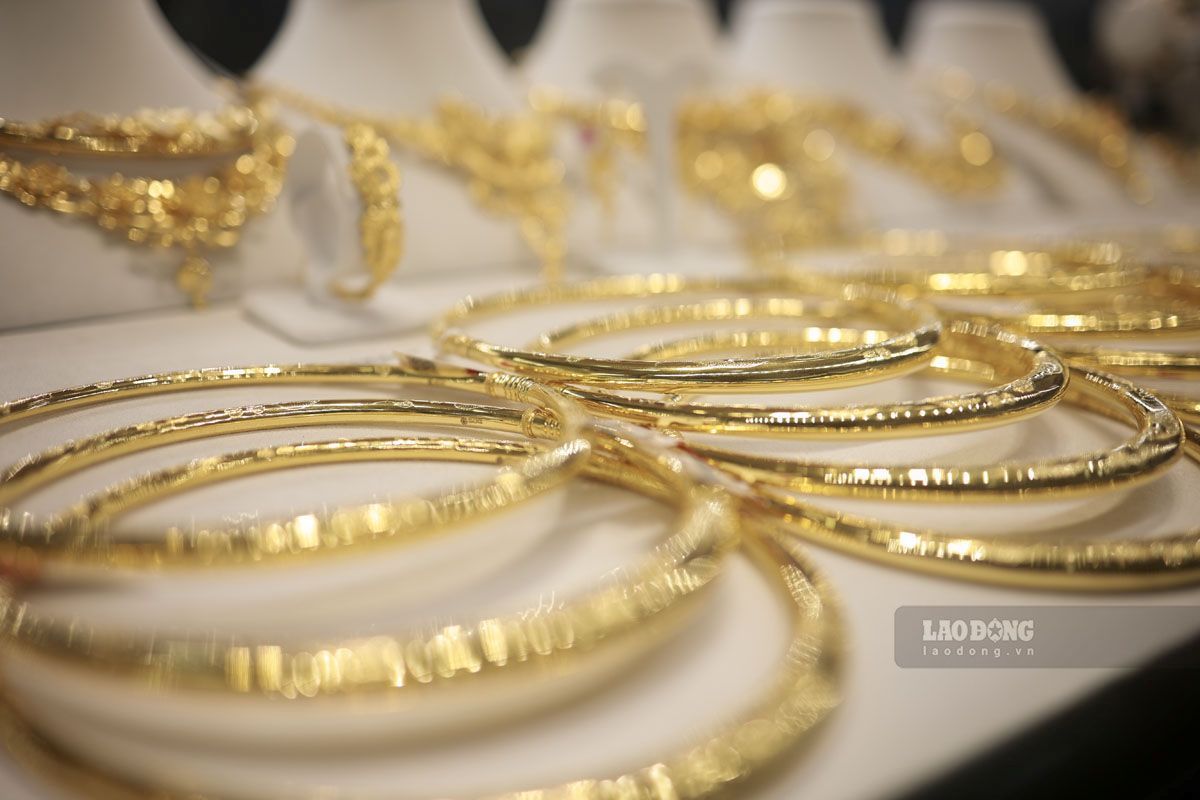 ハノイの店で販売されている宝石やジュエリー。写真:Hai Nguyen