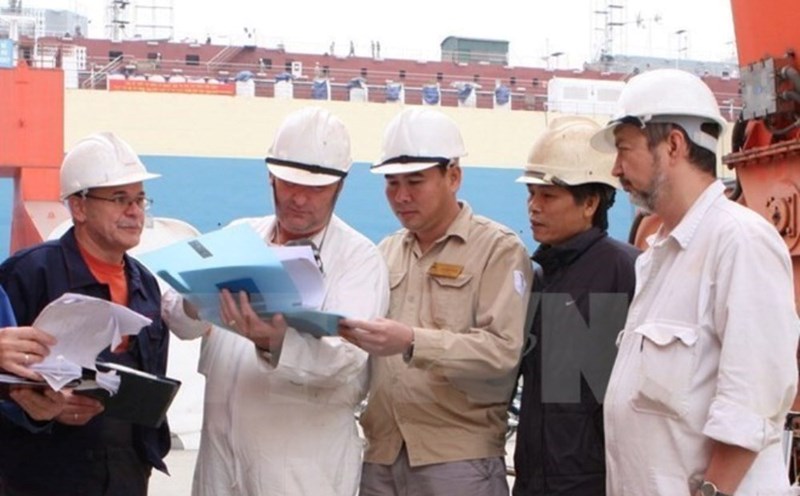 Decree 219 clearly stipulates the validity period of the confirmation certificate that is not subject to issuance of a reissued or extended labor license. Photo: Anh Tu