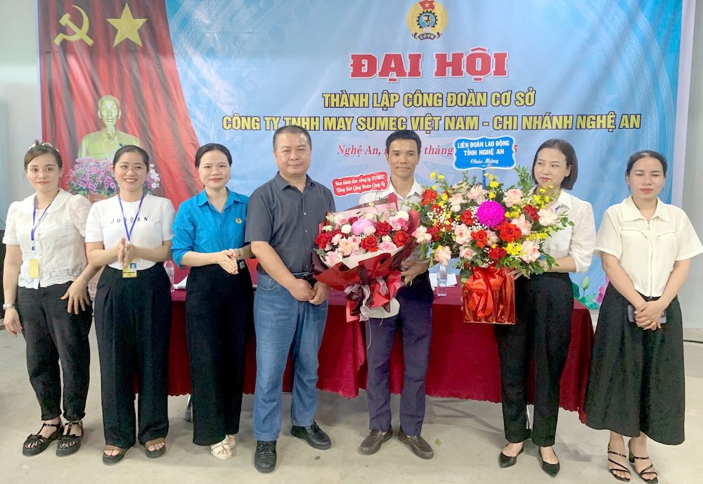 Sumec Vietnam 의류 유한회사 응에안 지점 노동조합이 133명의 조합원으로 공식 설립되었습니다. 사진: 응에안 노동조합