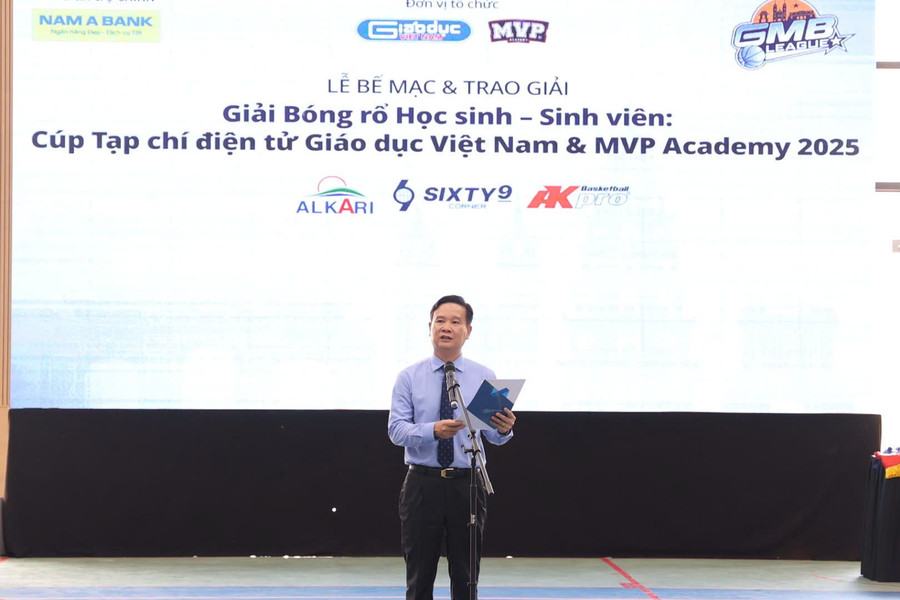 Ong Nguyen Tien Binh - Truong ban to chuc giai dau phat bieu. Anh: BTC