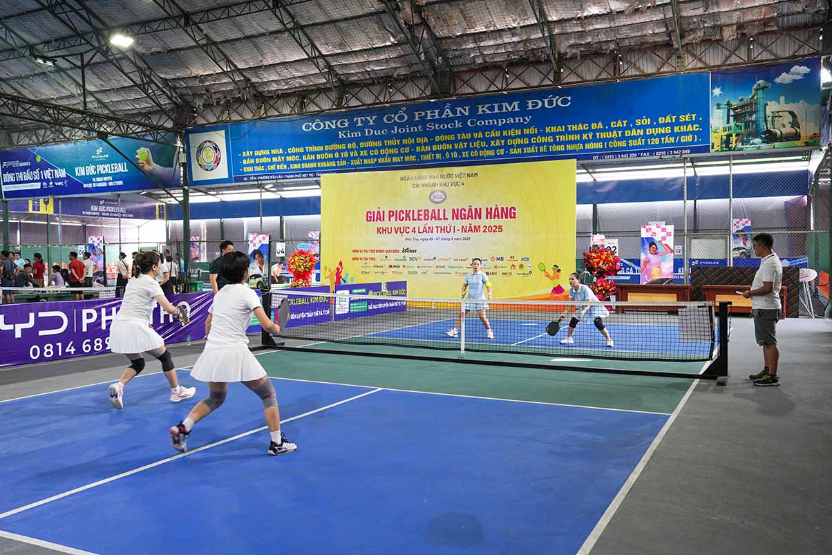 Cac van dong vien tranh tai trong ngay be mac giai dau. Anh: Huong Giang